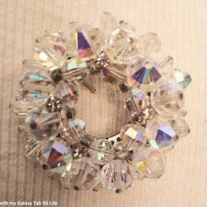 💎Aurora Borealis Oval  Wreath Brooch Light-Catching Ice Crystals